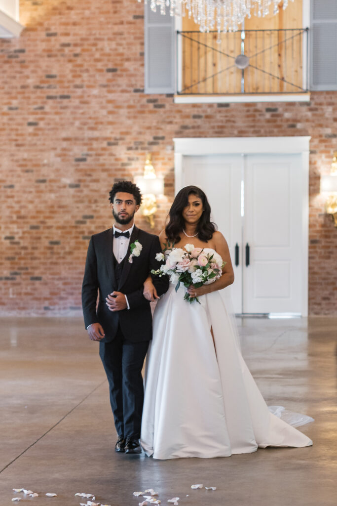 Louisville wedding photography featuring timeless design by Christiana Burton at Hazelnut Farm.