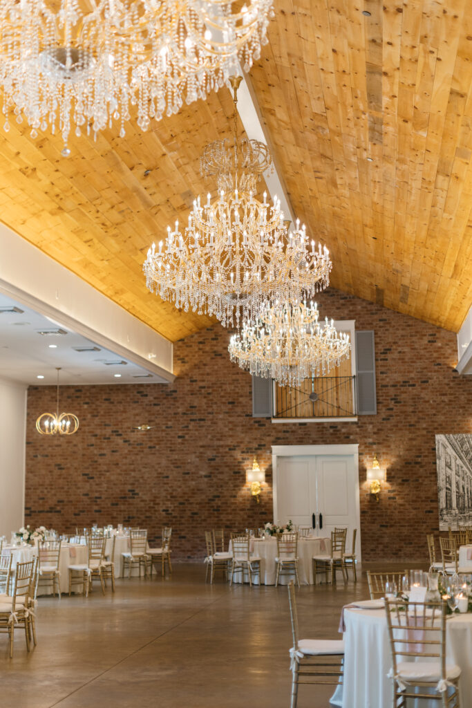 Classic Kentucky wedding day photographed at Hazelnut Farm by Louisville wedding photographer Emily Peters.