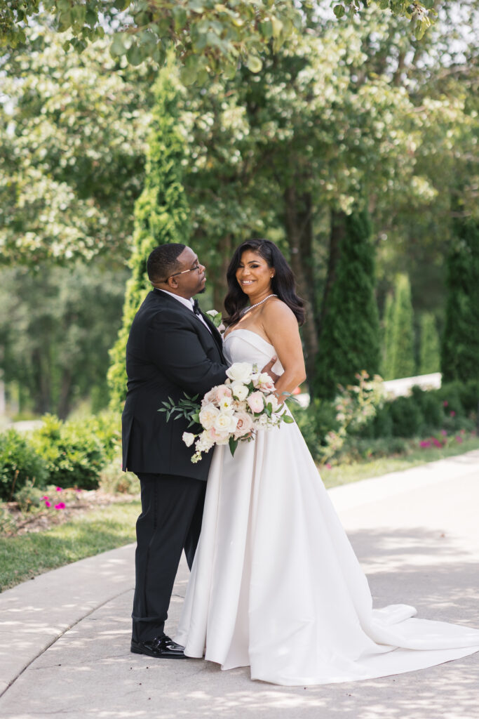 Golden hour portraits of the couple at Hazelnut Farm, captured with refined, true-to-life colors.